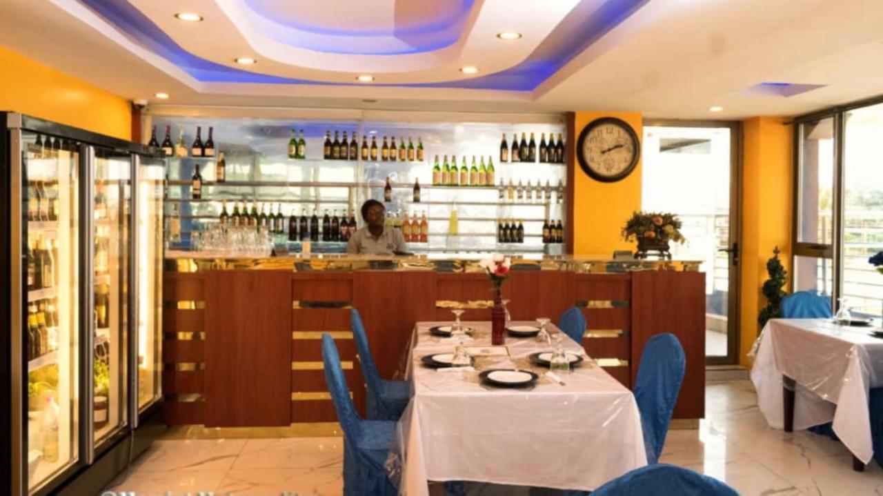 Marriot Metropolitan Hotel Ντουάλα Εξωτερικό φωτογραφία